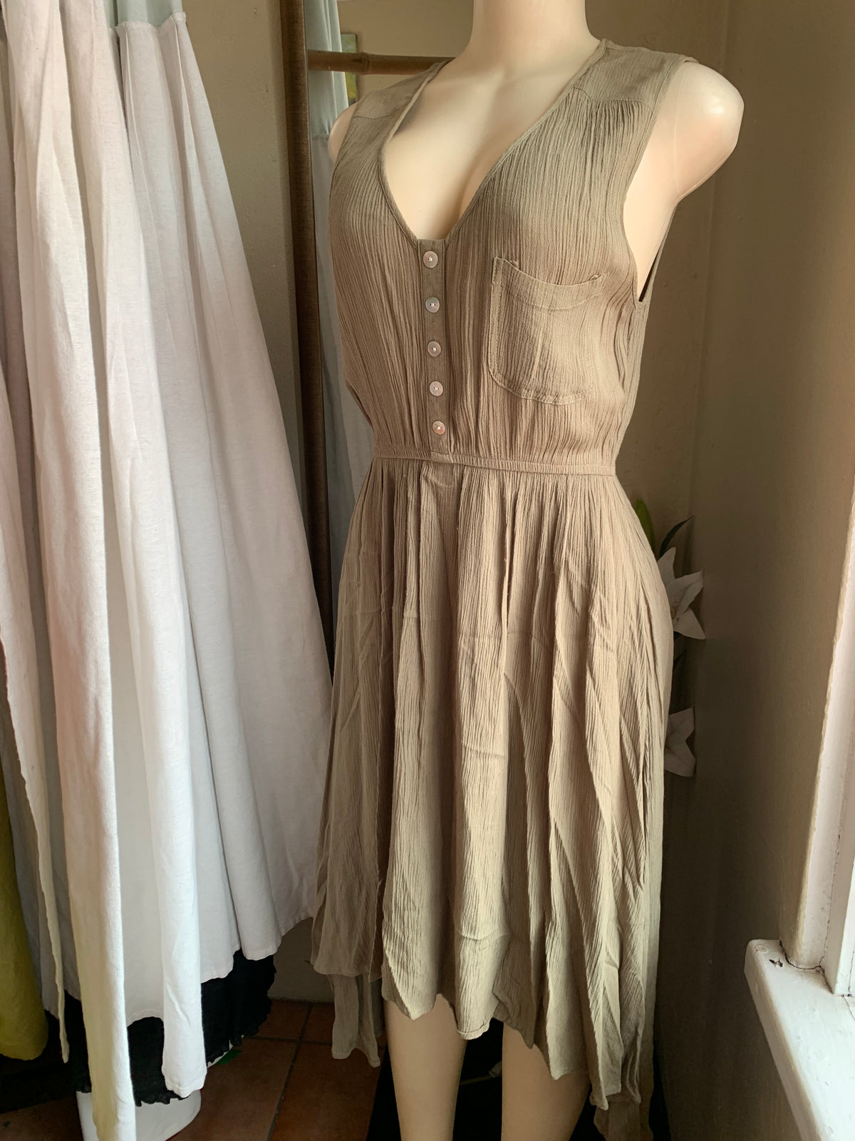 Cotton Army green Sleeveless midi crinkle dress (says Xs can fit up to M)