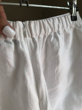 Load image into Gallery viewer, Courtney Washington White linen pants ::: S &amp; /XS,,,
