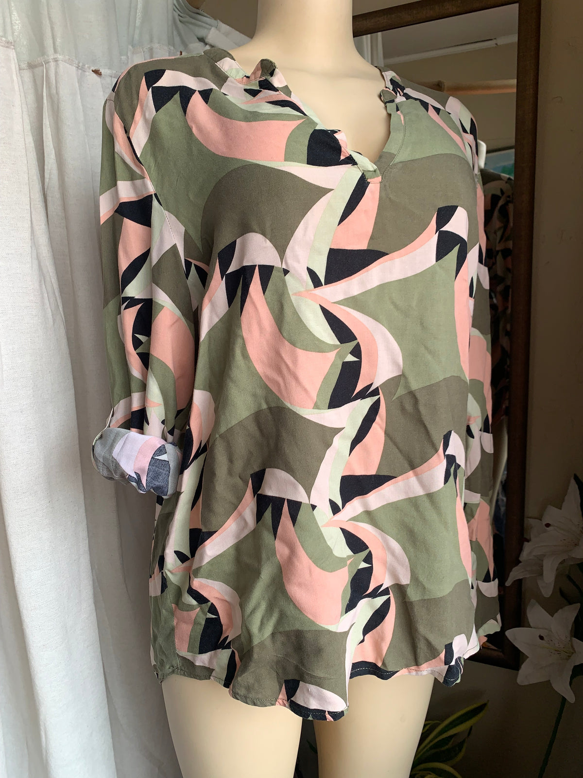 Pink+ Green patterned V neck top … XL