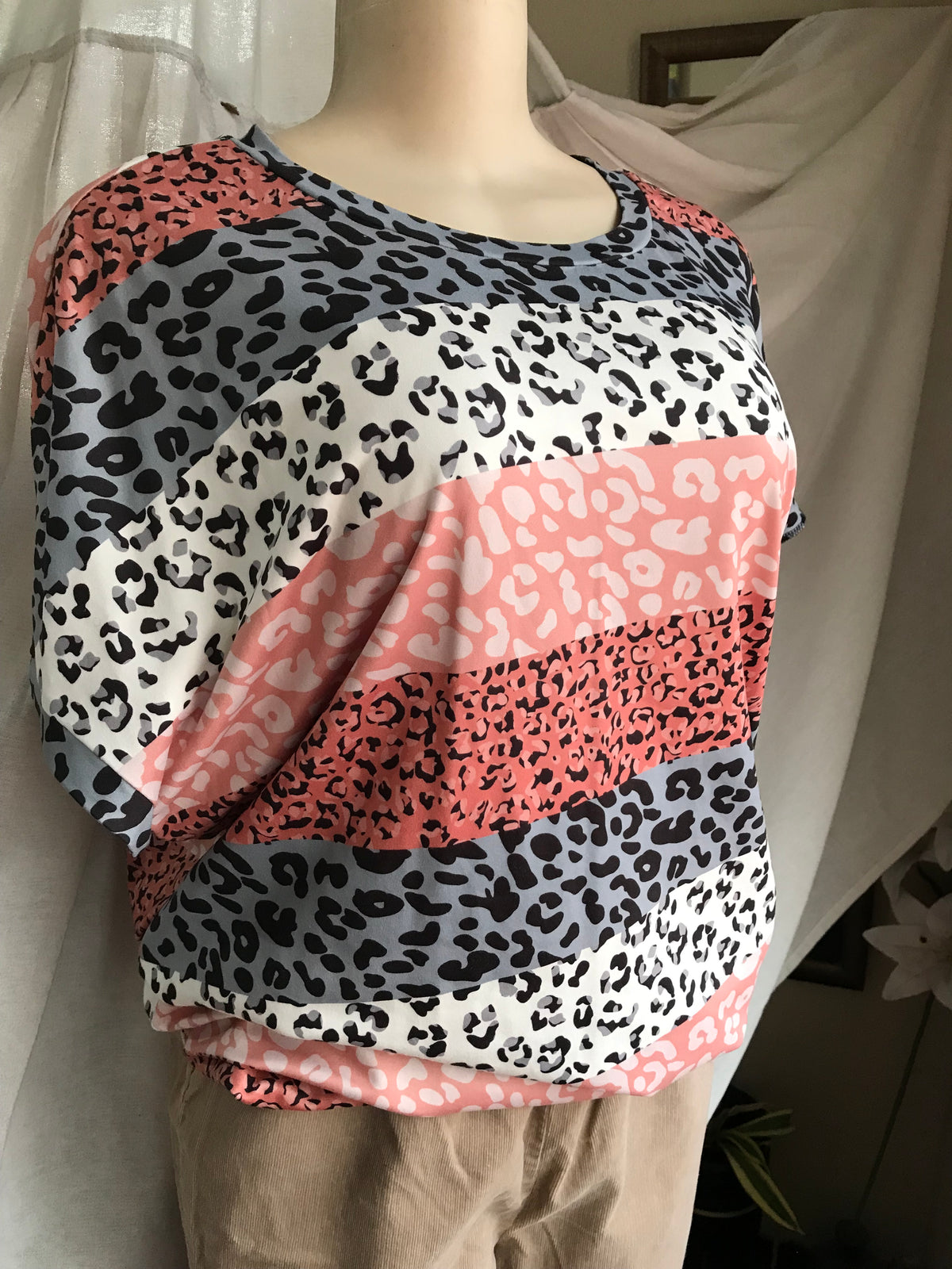 Blush grey cheetah colour block tee ... /XL