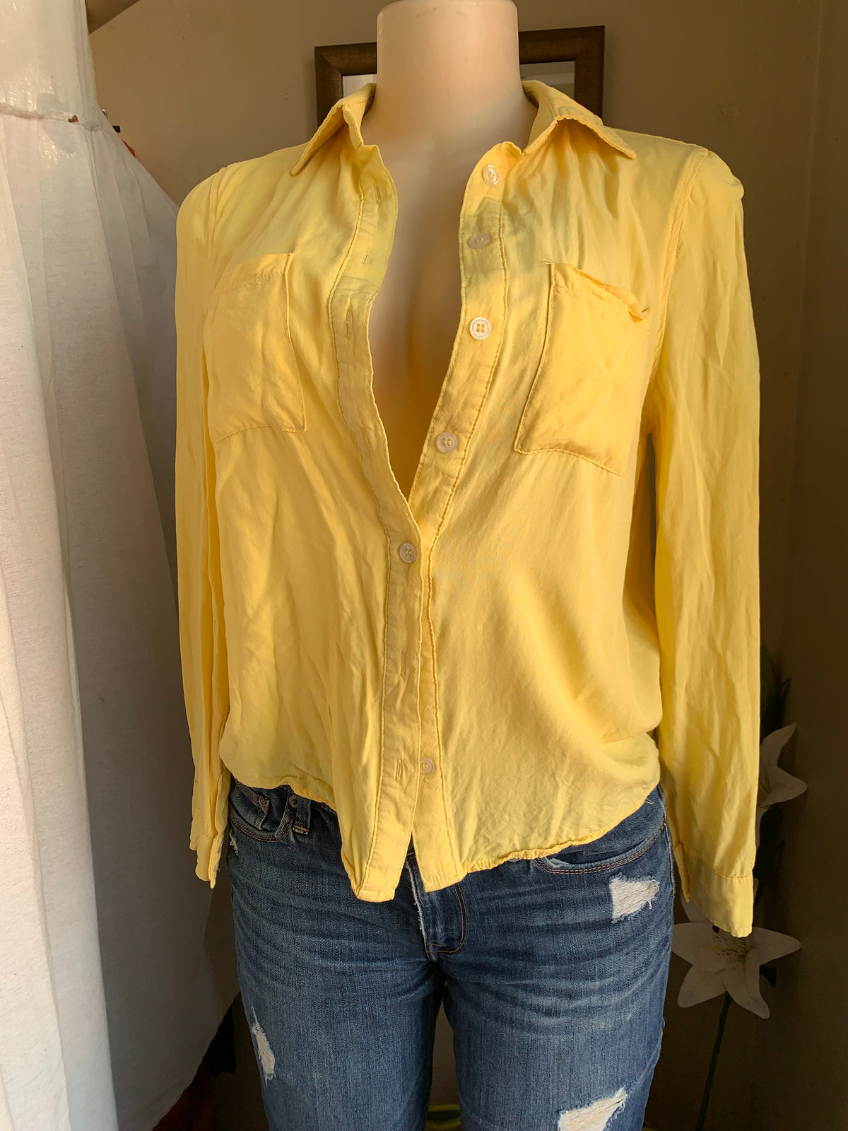 Slinky yellow button down … s/m