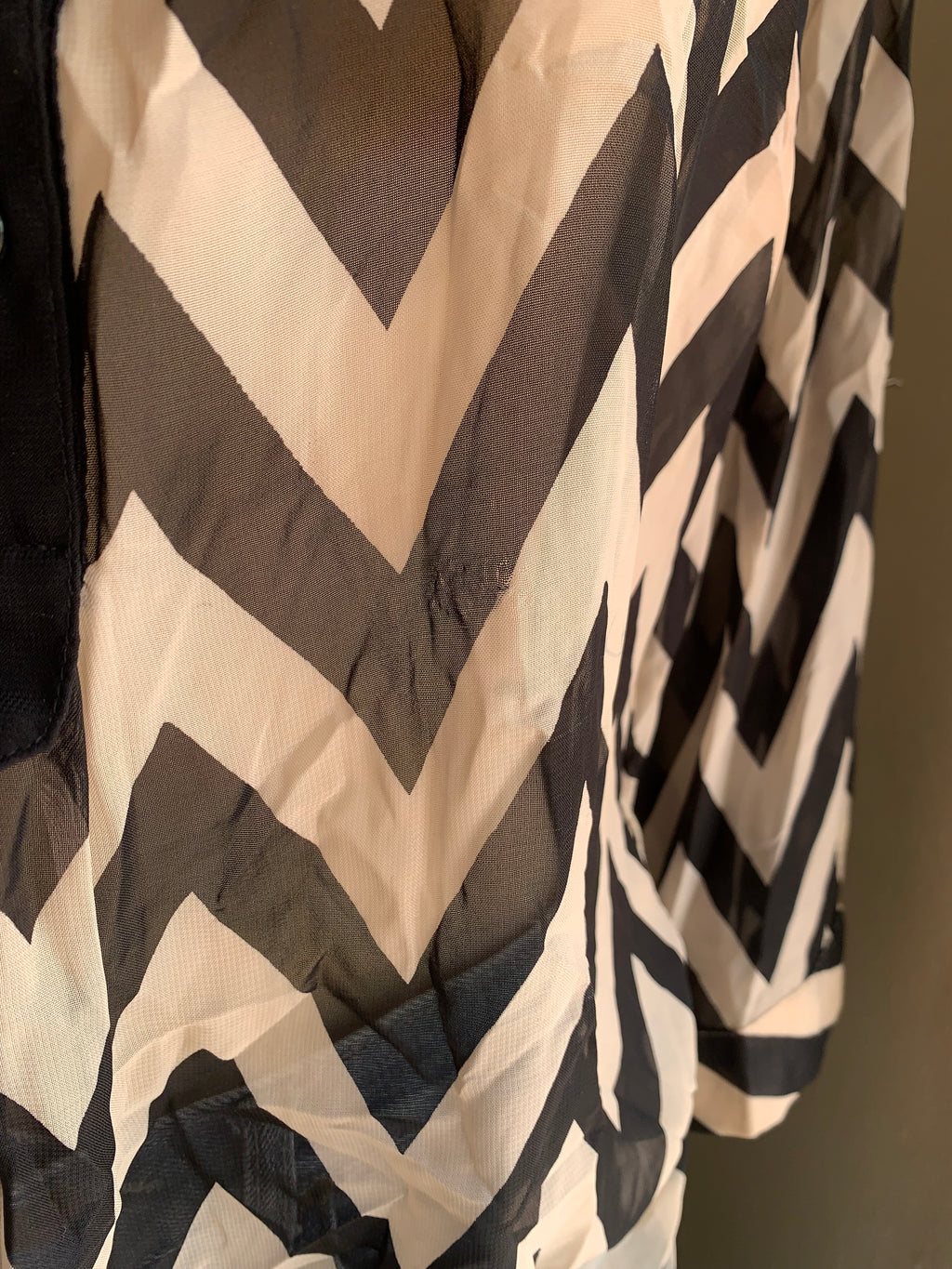 b&w sheer zigzag long sleeve blouse … M