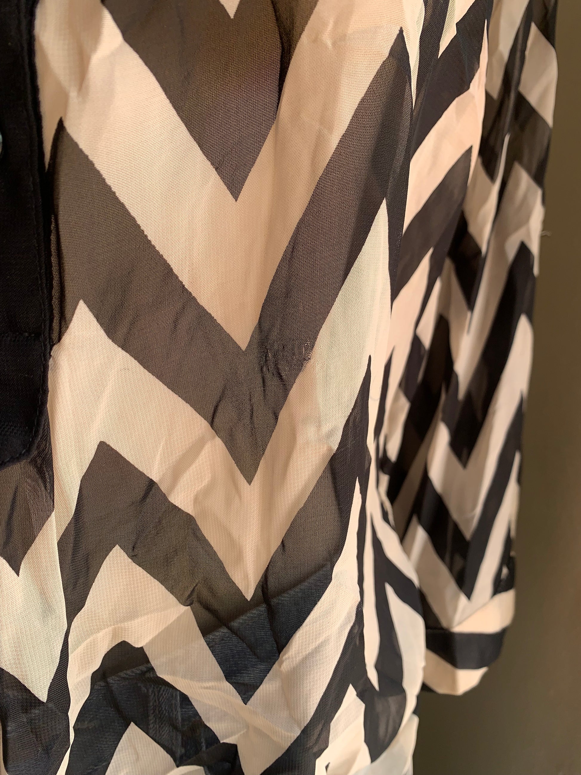 b&w sheer zigzag long sleeve blouse … M