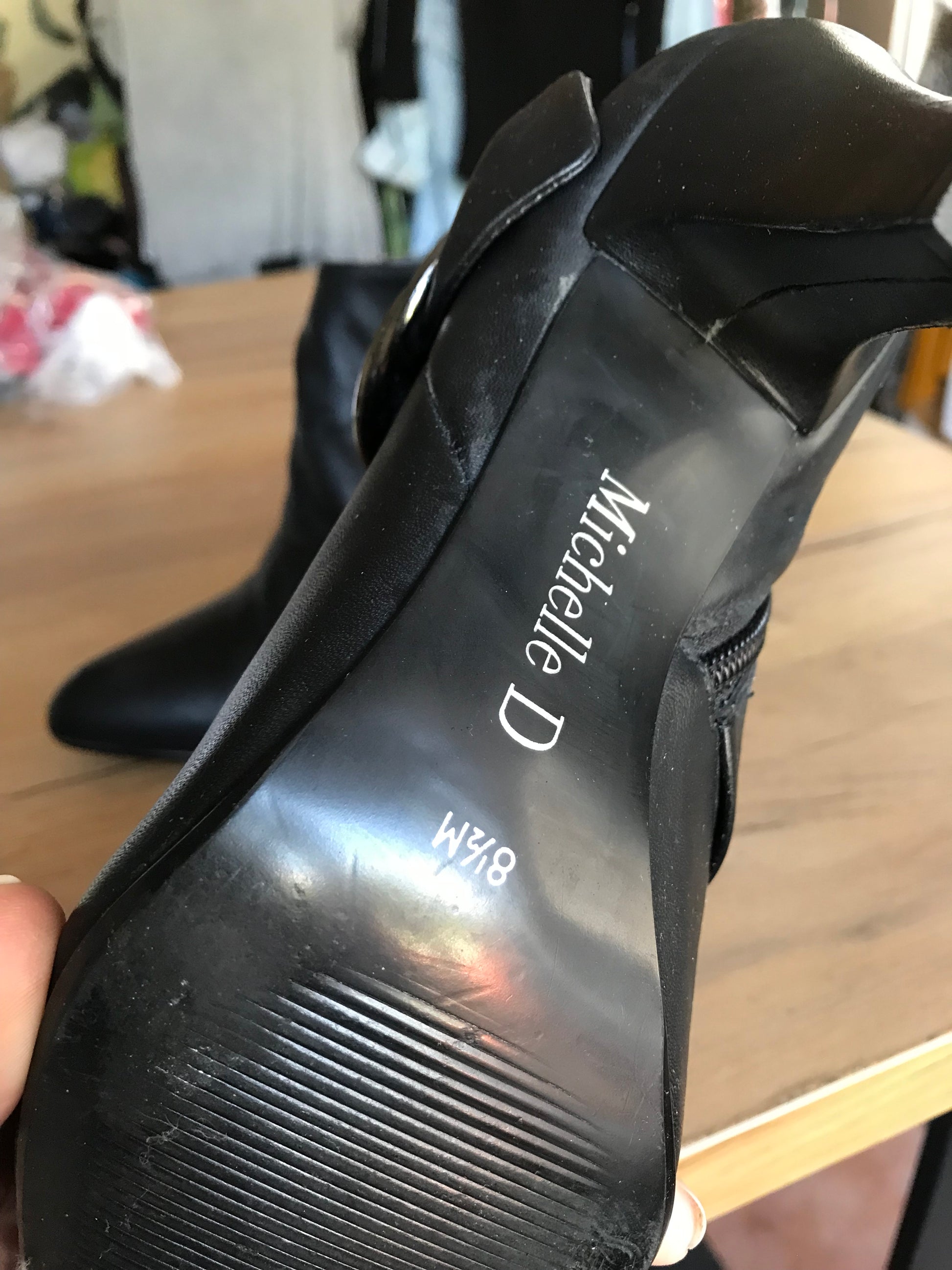 Black Leather boot with buckle size 8.5 ///