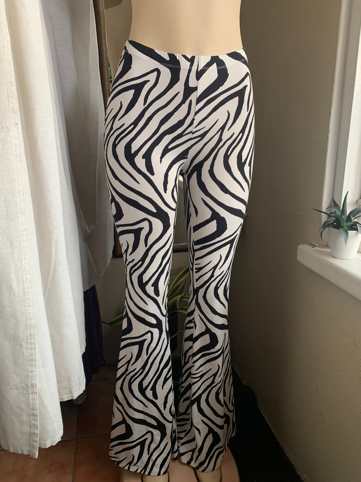 Funky B+W flare pants ::: s/m