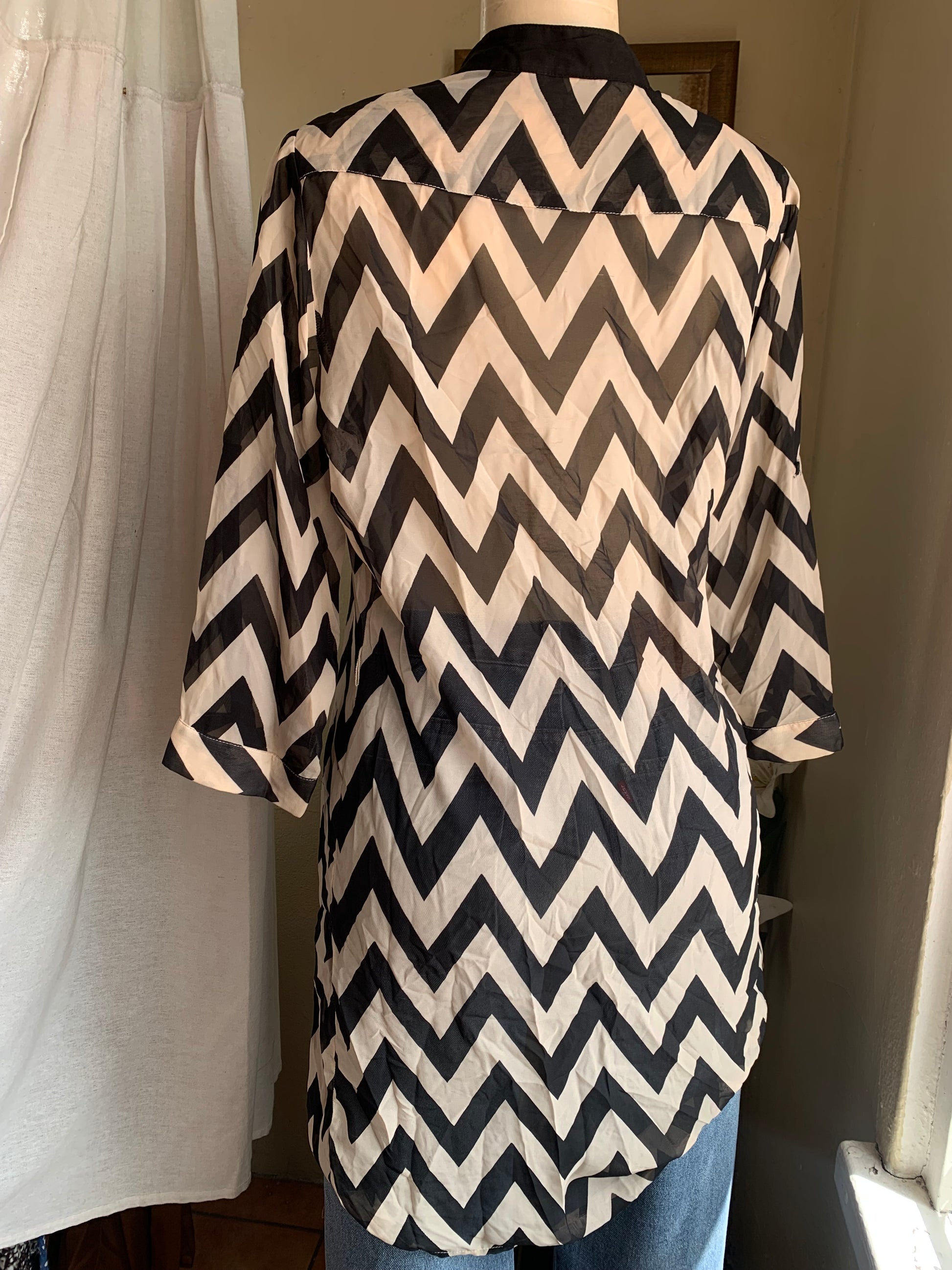 b&w sheer zigzag long sleeve blouse … M