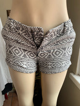 Load image into Gallery viewer, Tailored tribal print shorts s
