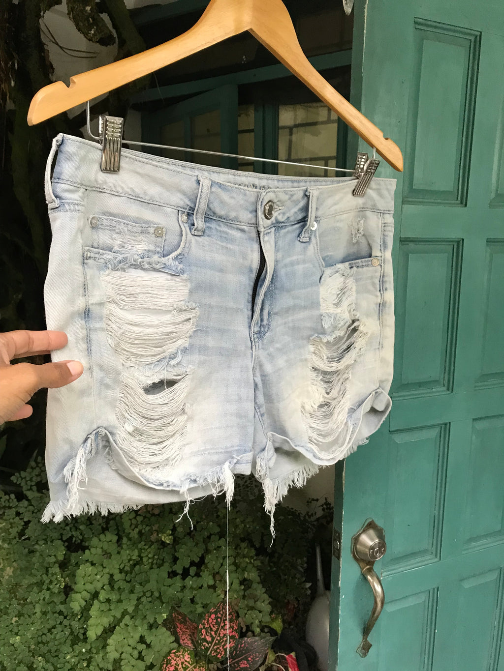American Eagle light wash 'boy midi' shorts  medium
