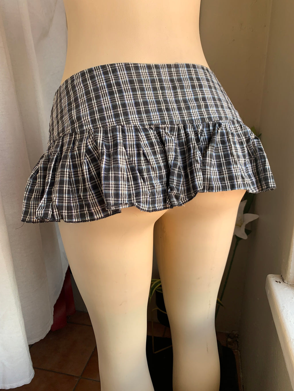 B+W preppy plaid micro fashion skirt 35 inches waist, no stretch