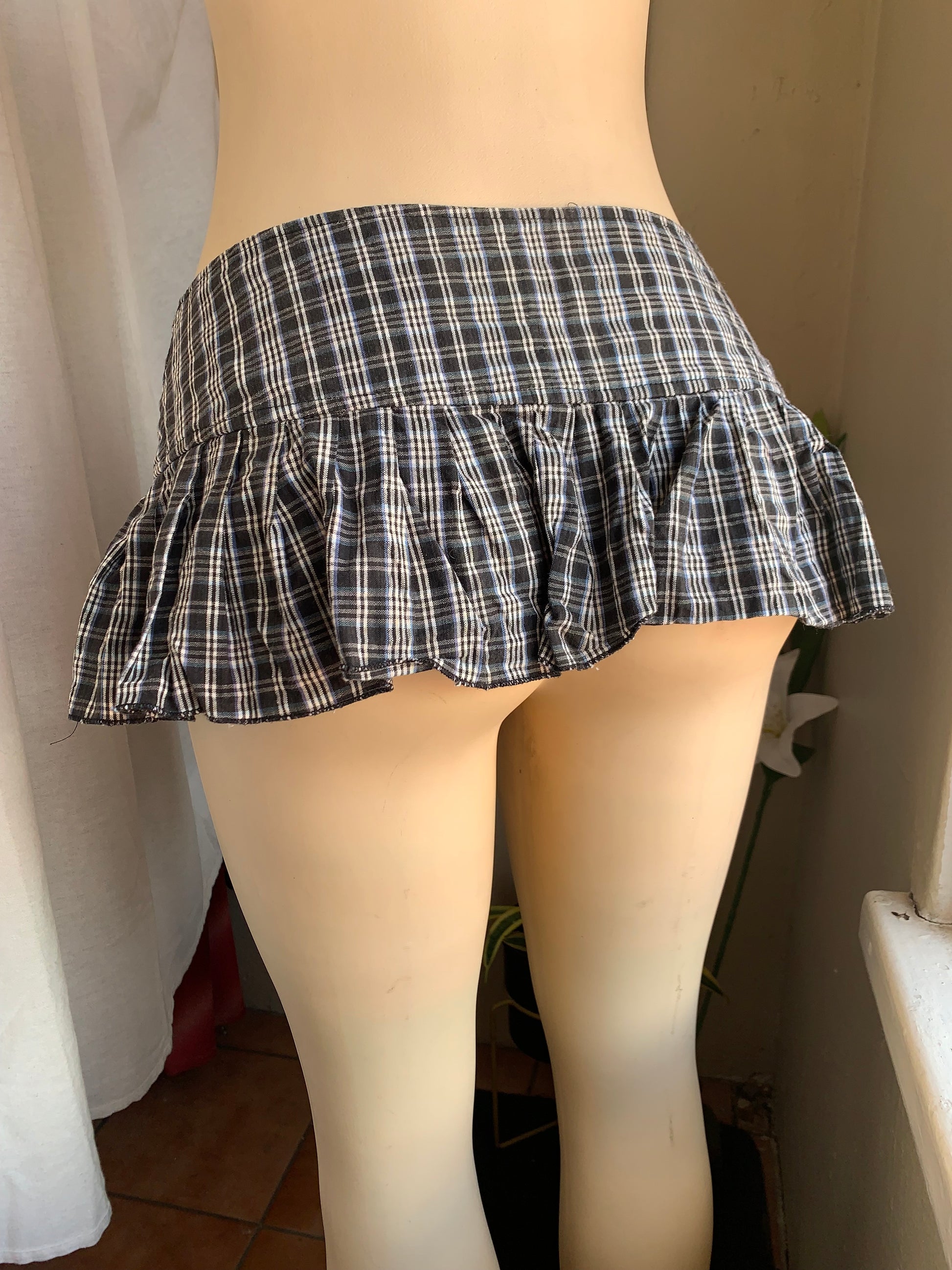 B+W preppy plaid micro fashion skirt 35 inches waist, no stretch