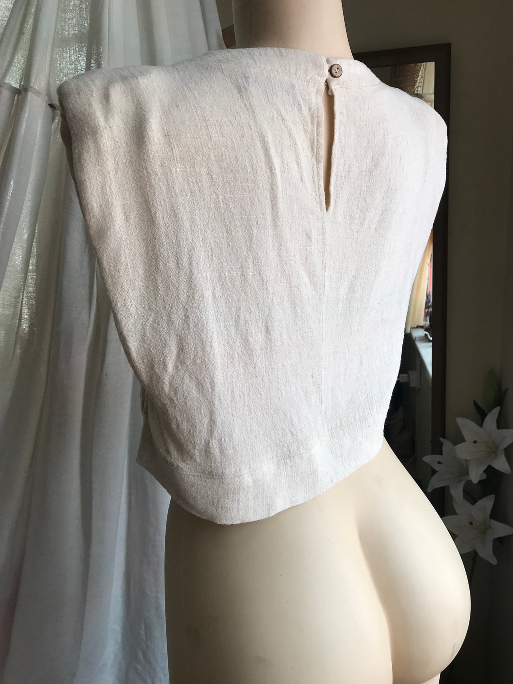 Cream organic crop top side button... s/m,,,