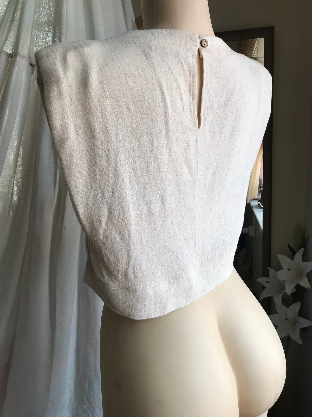 Cream organic crop top side button... s/m,,,