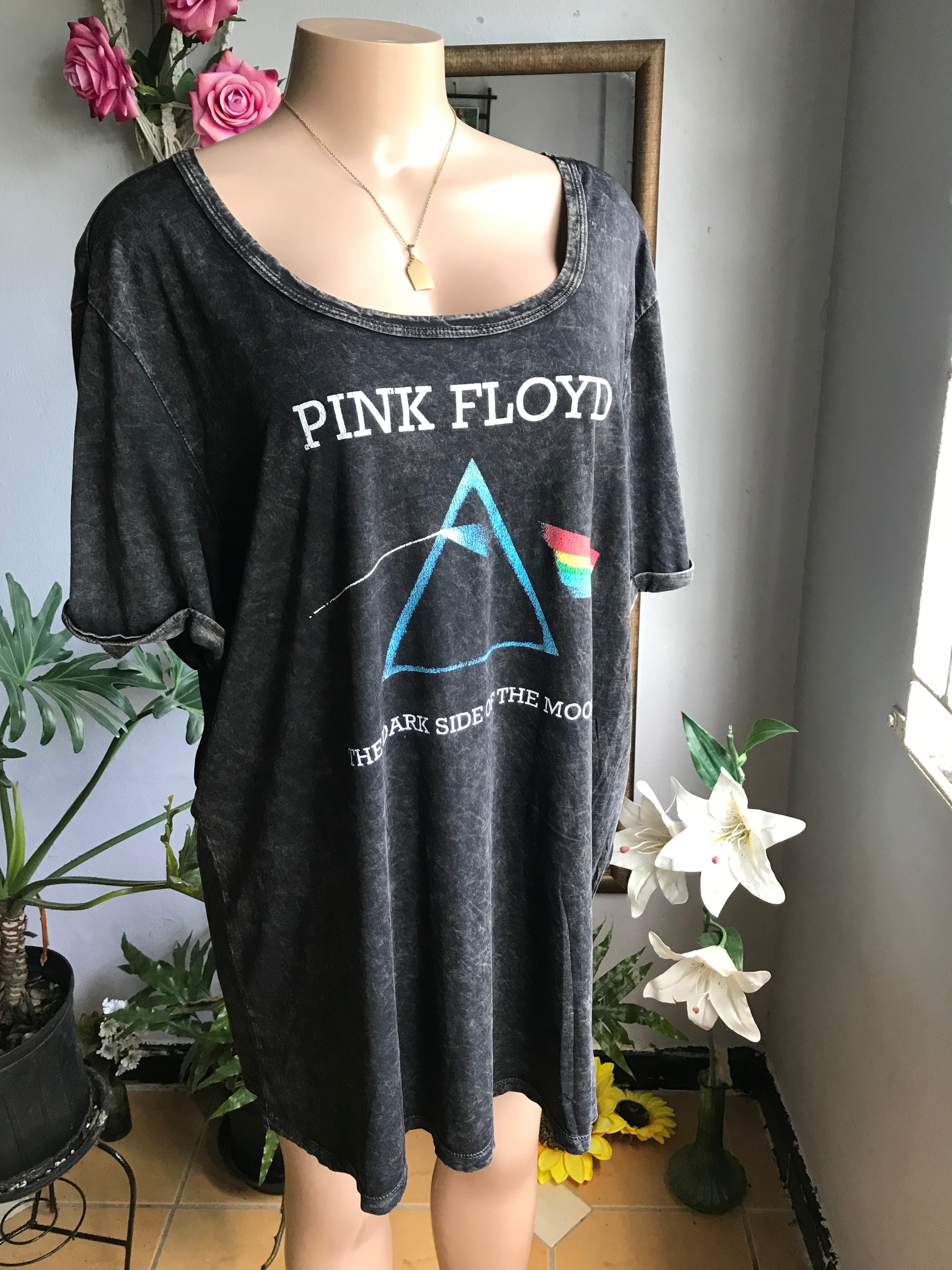 new pink floyd retro rock stone wash graphic tee ;;; plus : XL to 2X ,,,