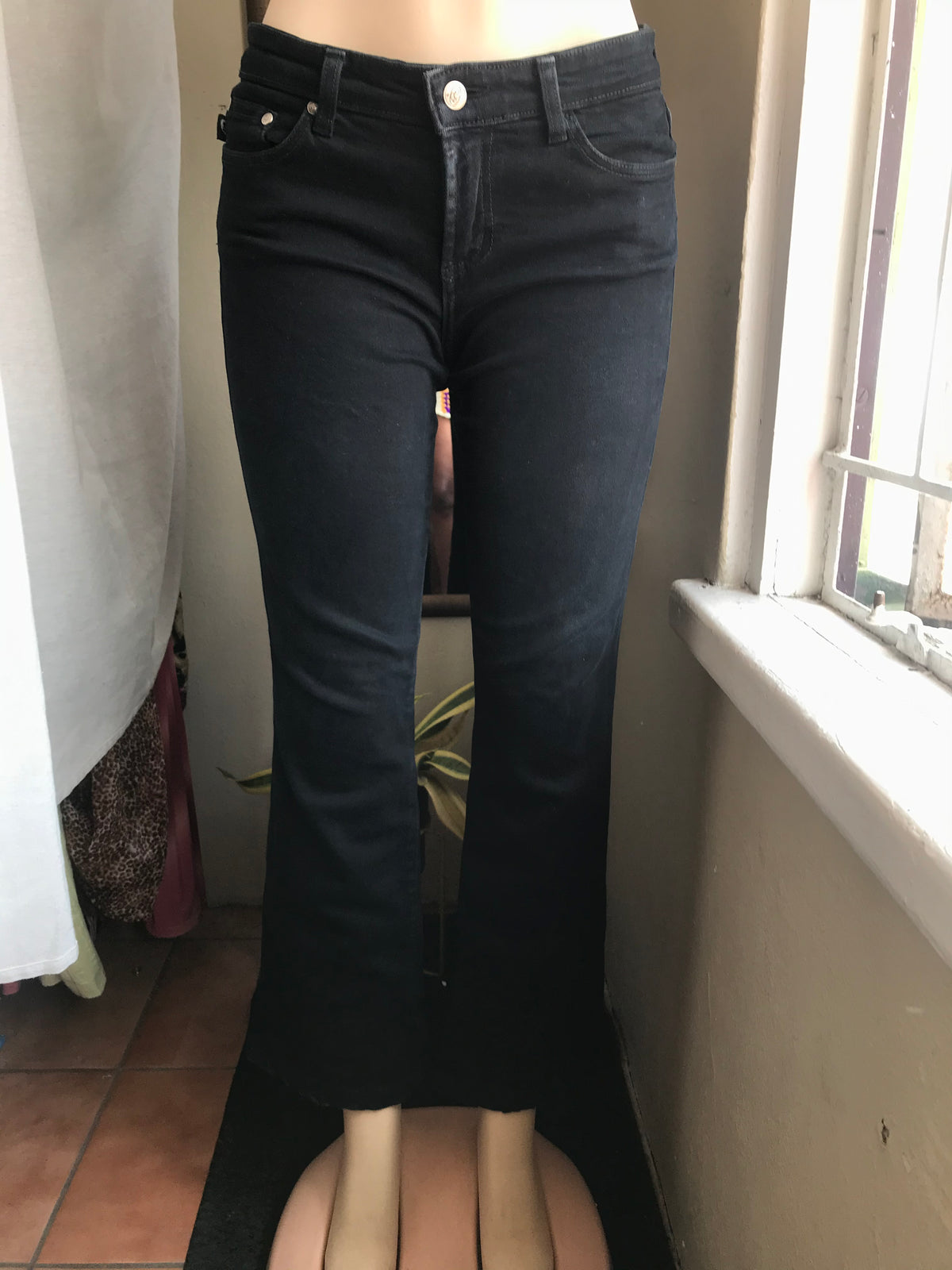 Vintage black bell jeans :::  s-m (9/10) stretch