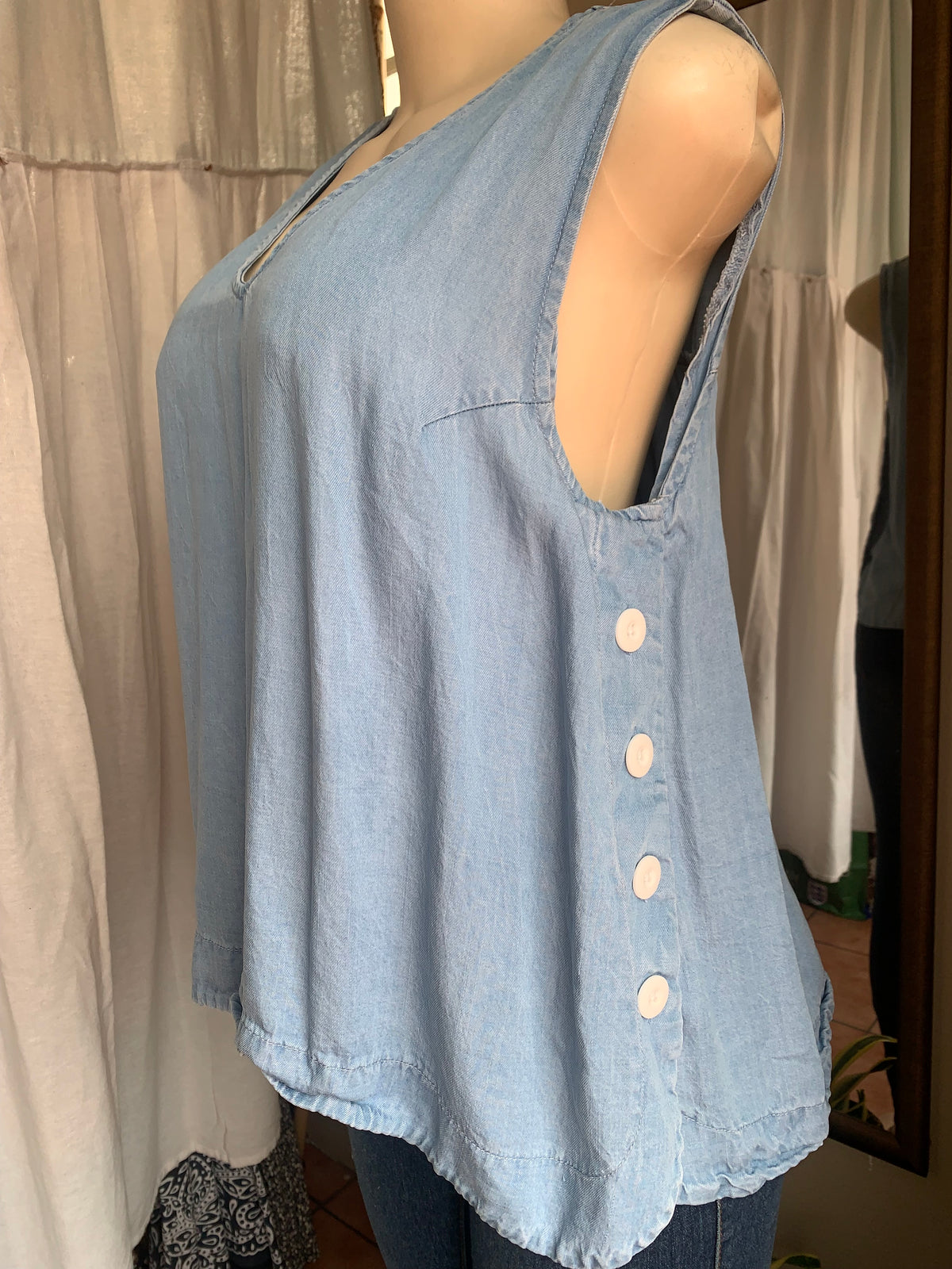 Organic denim tank top with size white buttons detail L