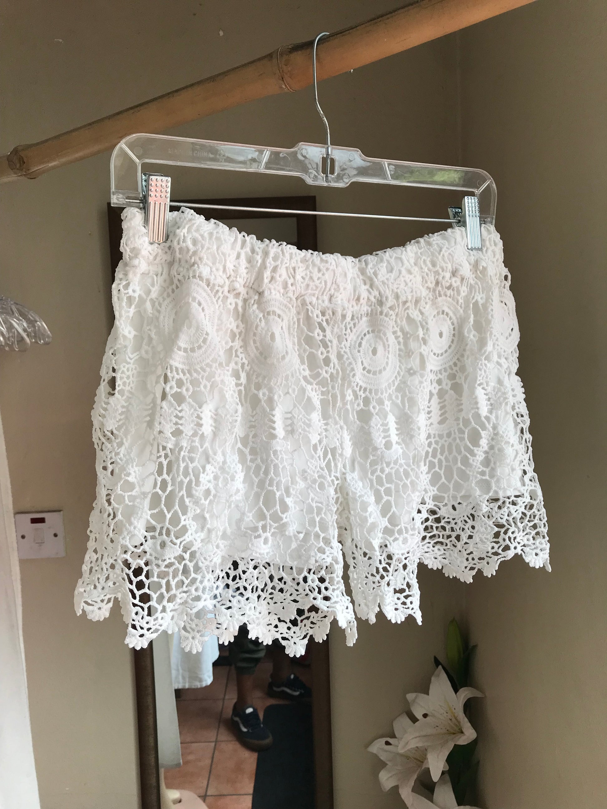 White lace crochet overlay occasion shorts /XL : 2x