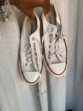 Load image into Gallery viewer, White Converse /// womens size 8
