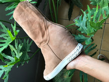 Load image into Gallery viewer, brown and white wedge boots  /// size 8 / 8.5
