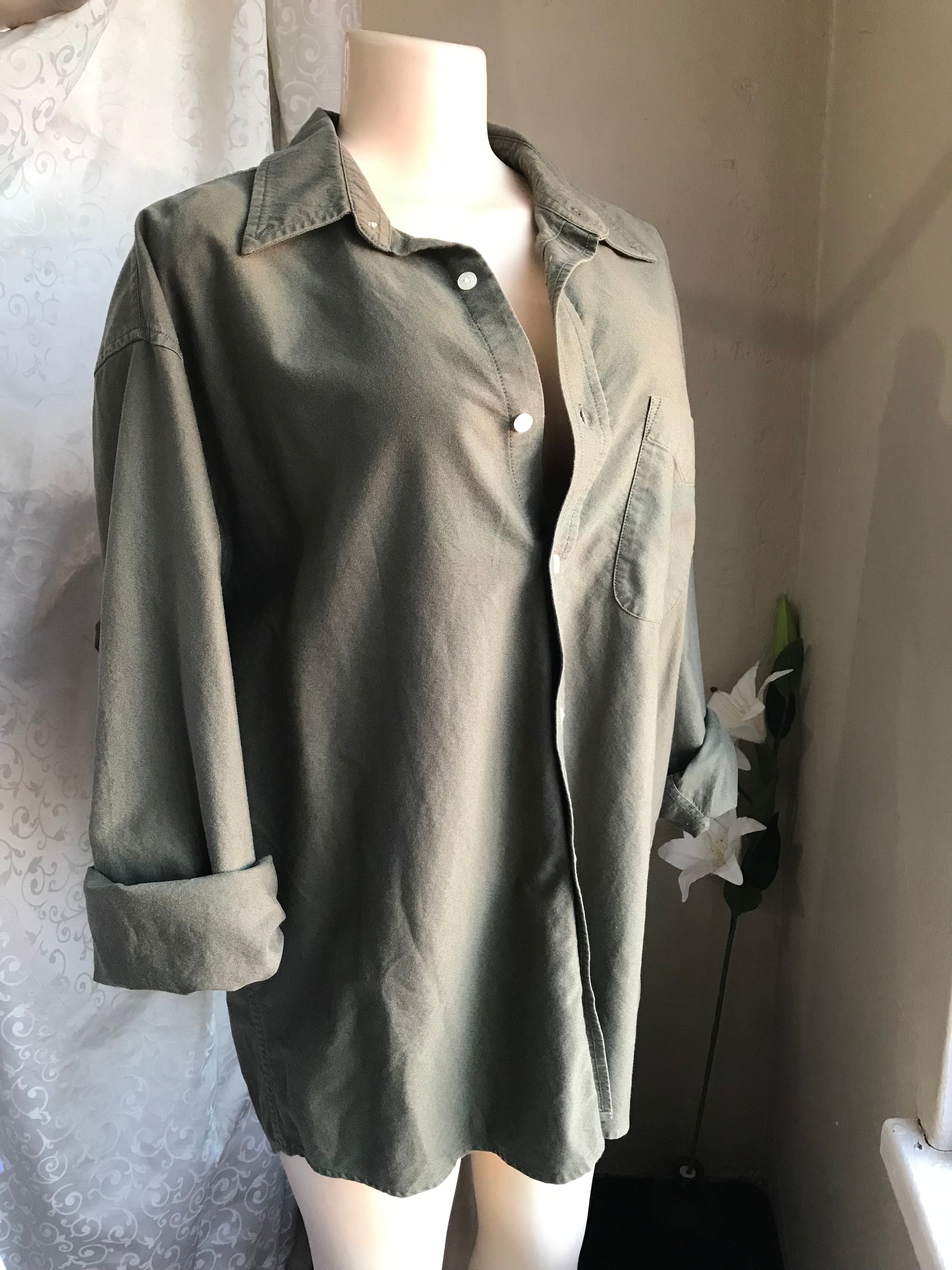 Old Navy Earth Green light denim button shirt mens . L