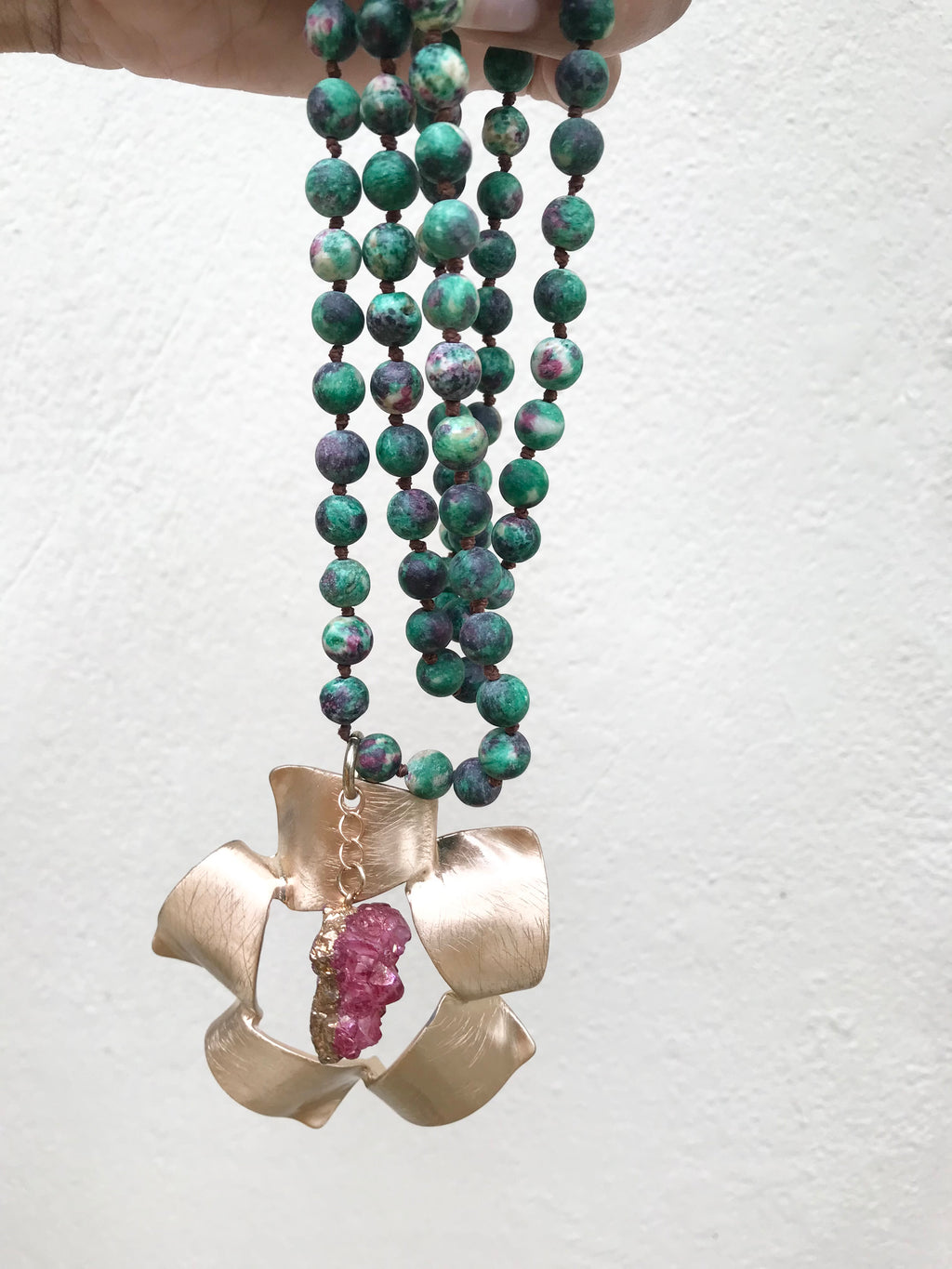 Long green and gold stone necklace *** pink geode