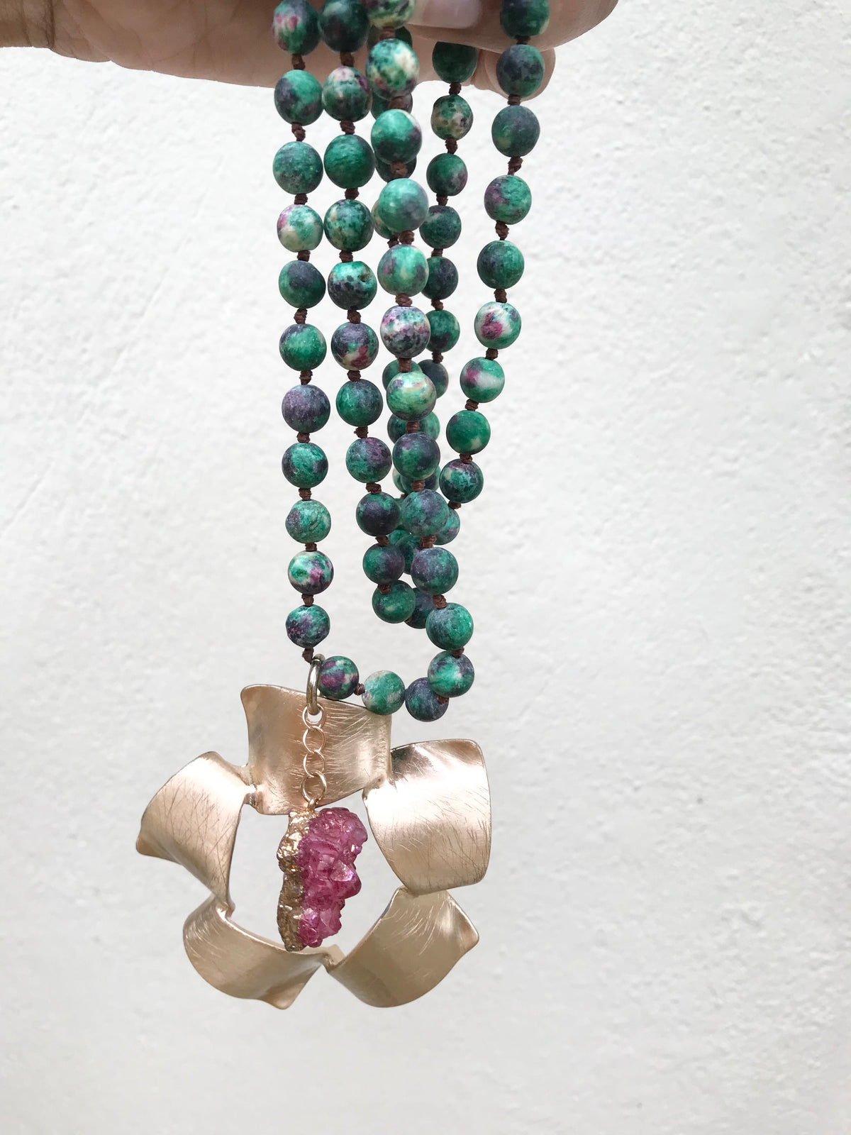 Long green and gold stone necklace *** pink geode