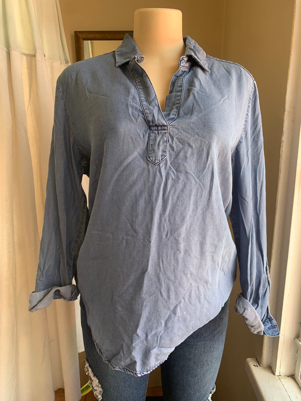 Denim v neckline shirt … M