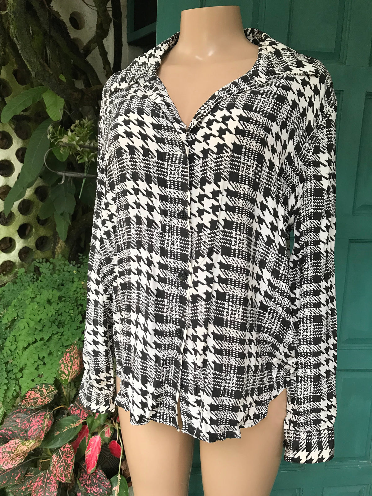 vintage 100% silk houndstooth print shirt M