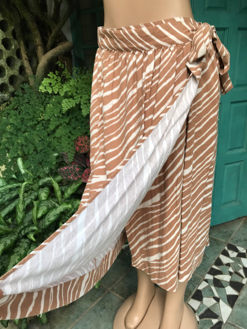 Cream organic zebra stripe wrap midi skirt. M-L ,,,