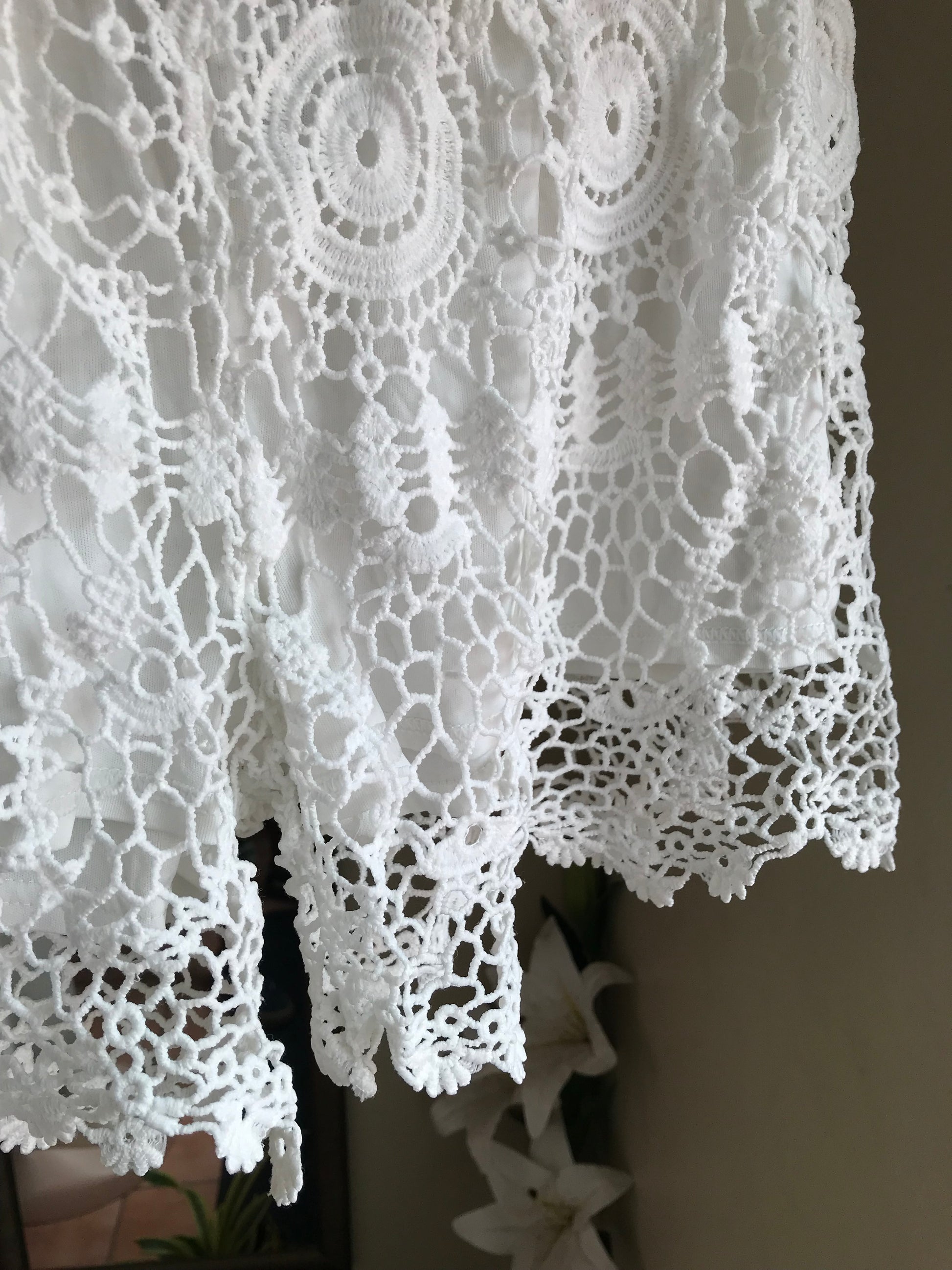 White lace crochet overlay occasion shorts /XL : 2x
