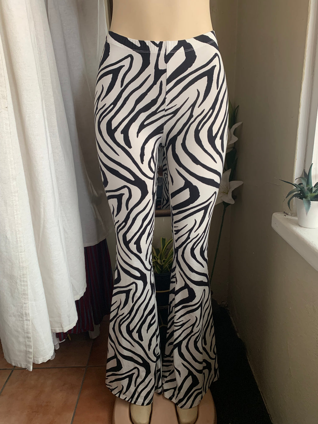 Funky B+W flare pants ::: s/m