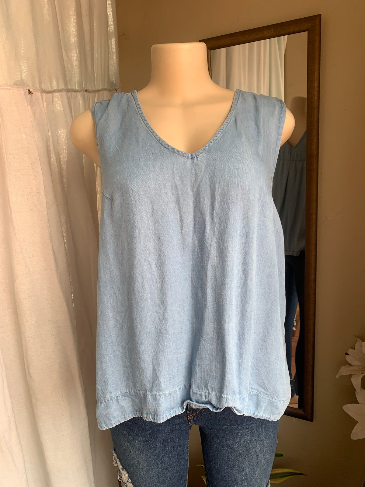 Organic denim tank top with size white buttons detail L