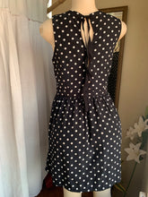 Load image into Gallery viewer, Polka dot B+W sleeveless button dress with back ties L
