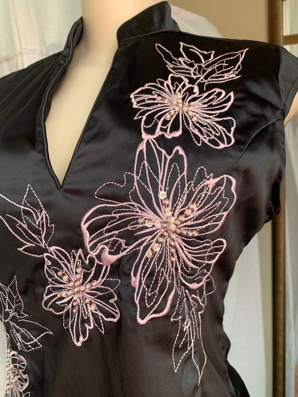 Oriental silky pink embroidery black top … Size 16 / L
