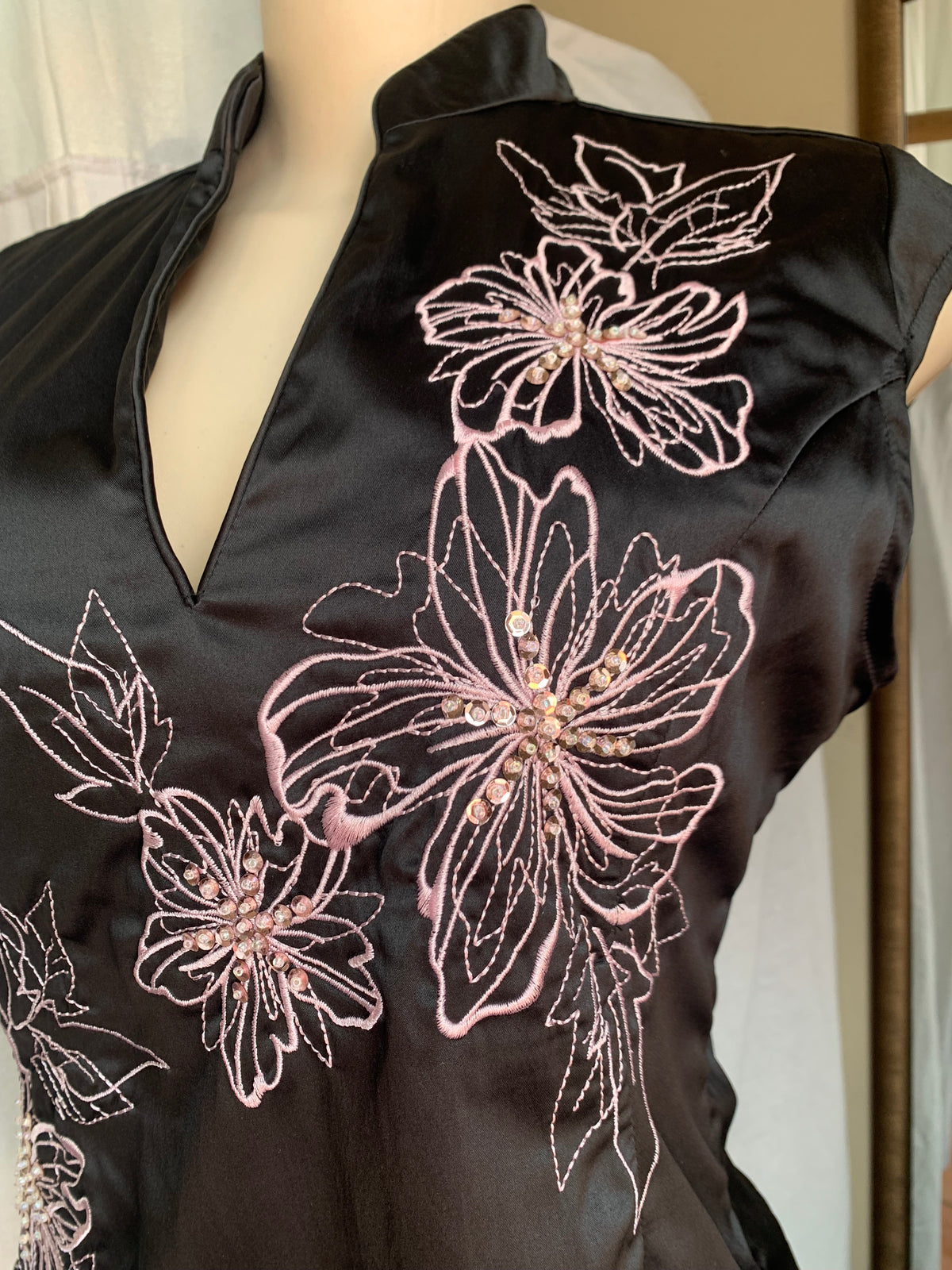 Oriental silky pink embroidery black top … Size 16 / L