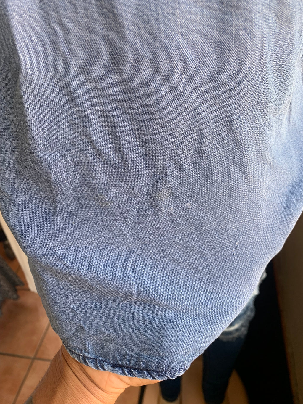 Denim v neckline shirt … M