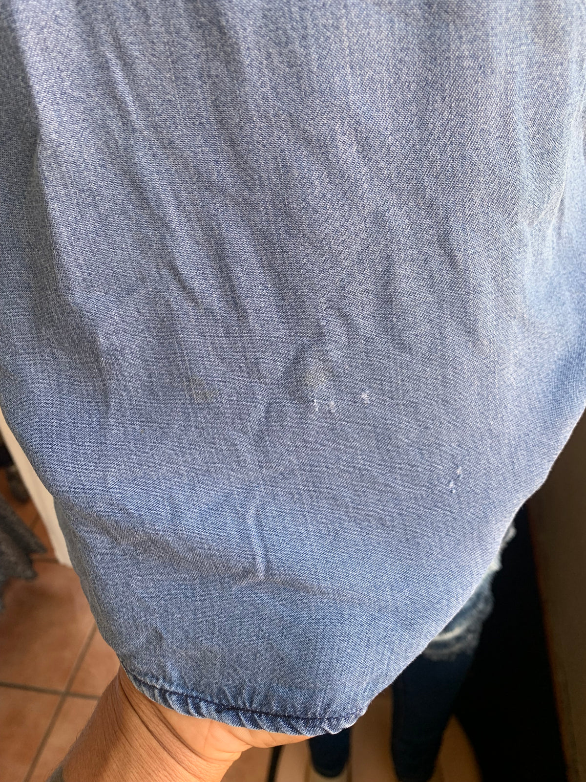Denim v neckline shirt … M