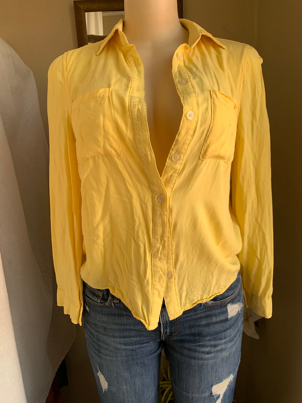 Slinky yellow button down … s/m