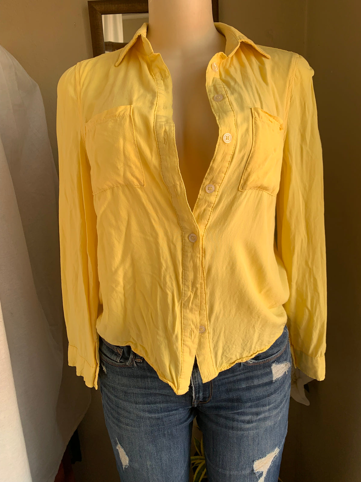 Slinky yellow button down … s/m