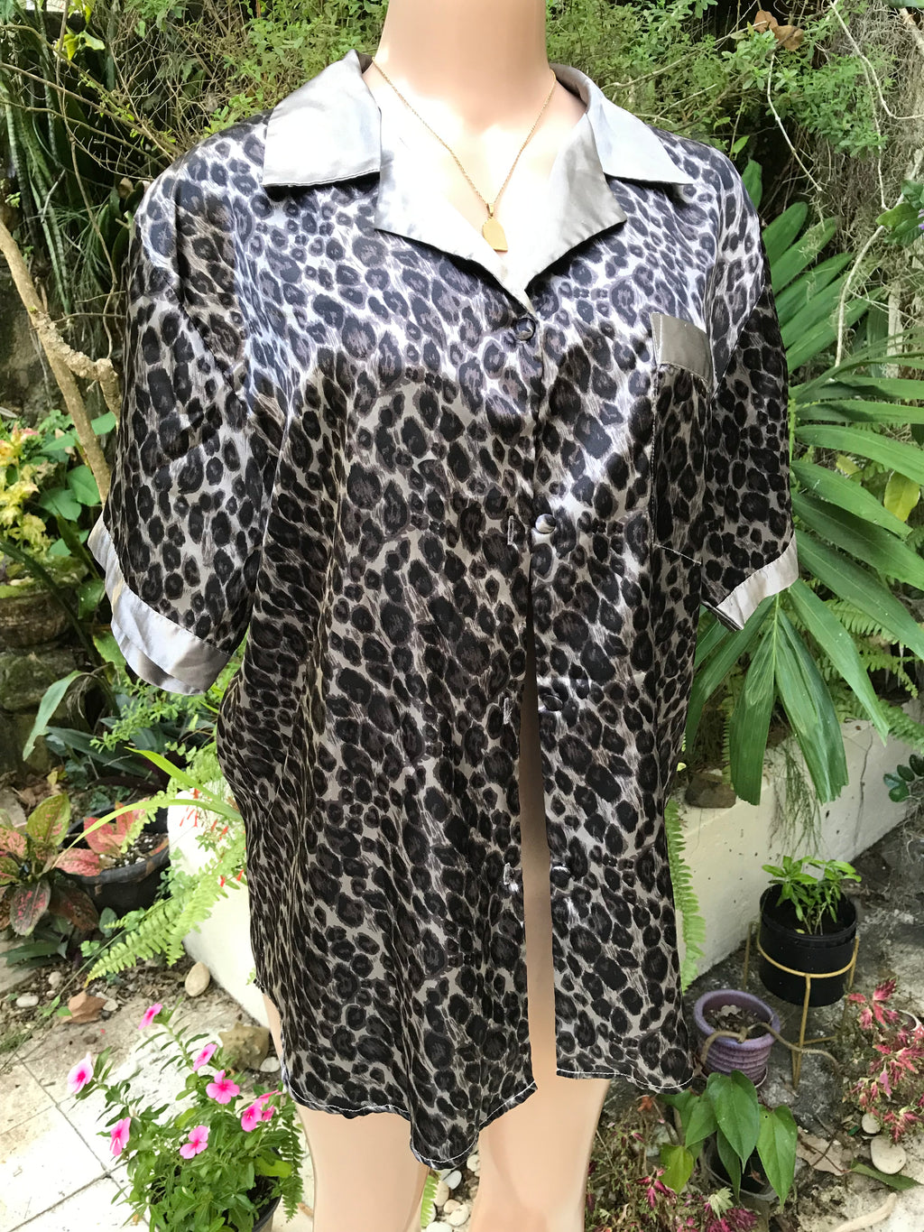 Retro Grey Cheetah Silky Pyjama Shirt ... Plus : 2X