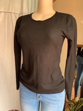 Load image into Gallery viewer, Black long sleeve tee … says Xs can fit up to M
