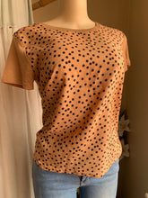 Load image into Gallery viewer, Polka dot tee … M
