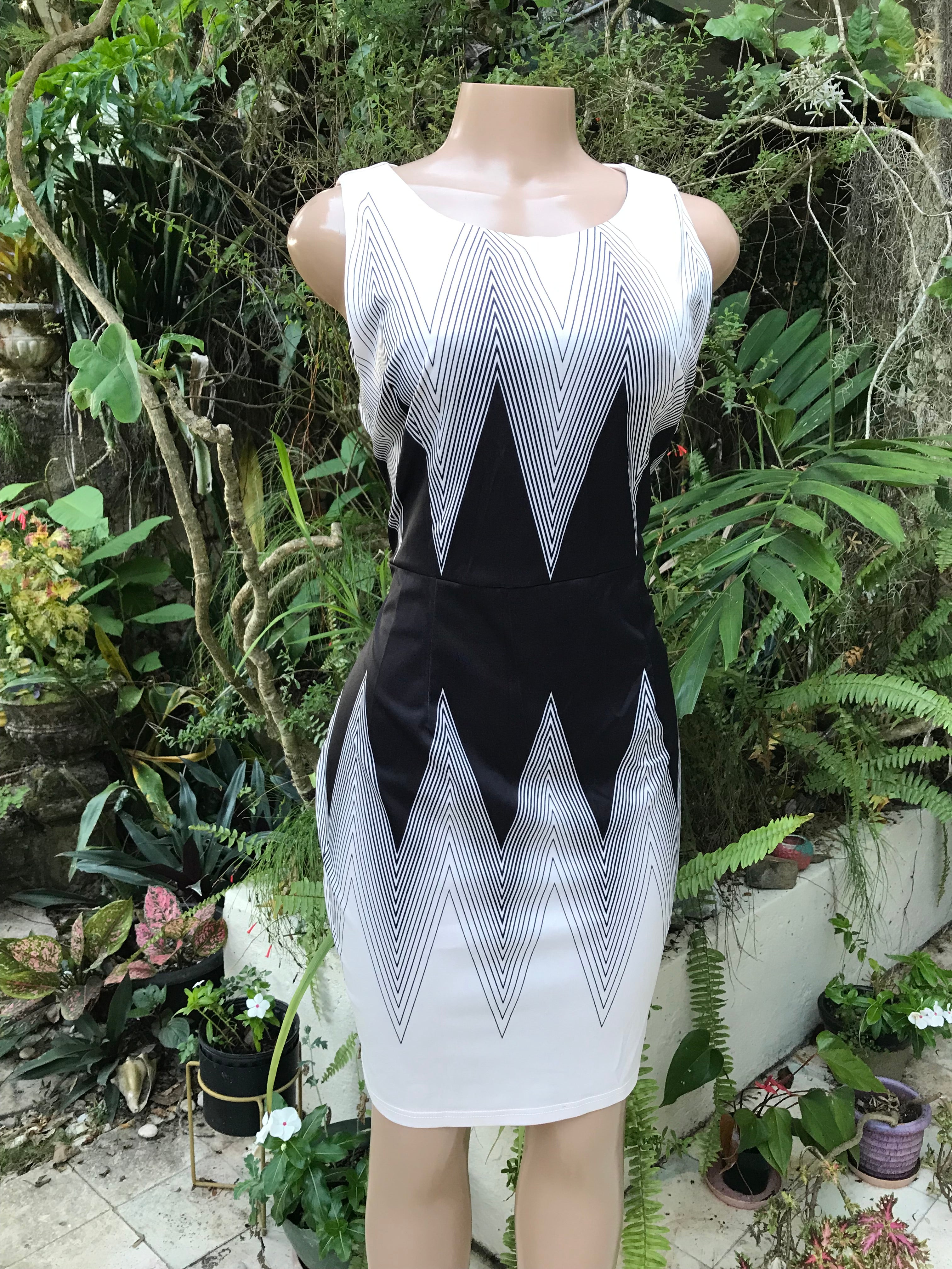 Professional geo print sleeveless dress . large
