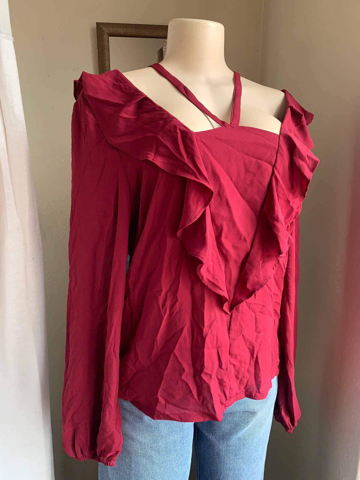 red ruffle long sleeve top neck detail … L