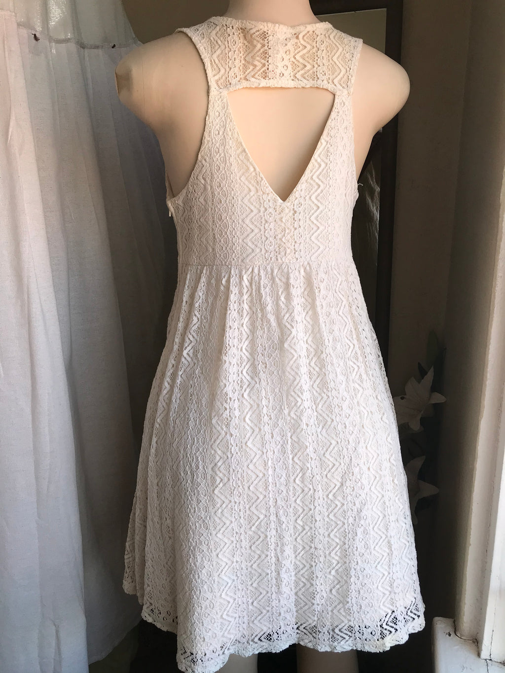 Sleeveless white/cream dress with tribal embroidery top M