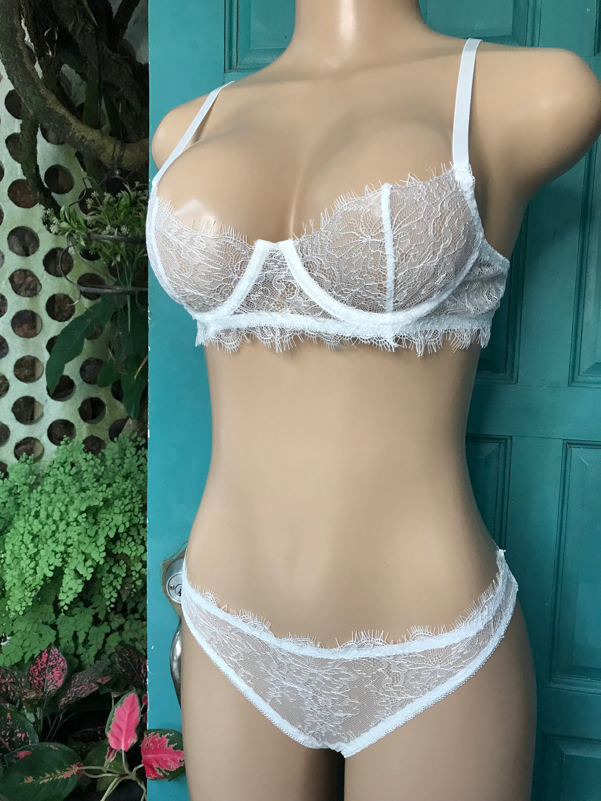 New white 2 piece lace lingerie. L