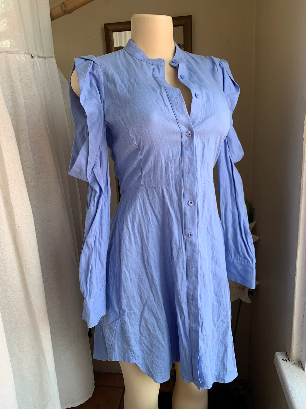 Blue cold shoulder shirt dress with missing button s/m