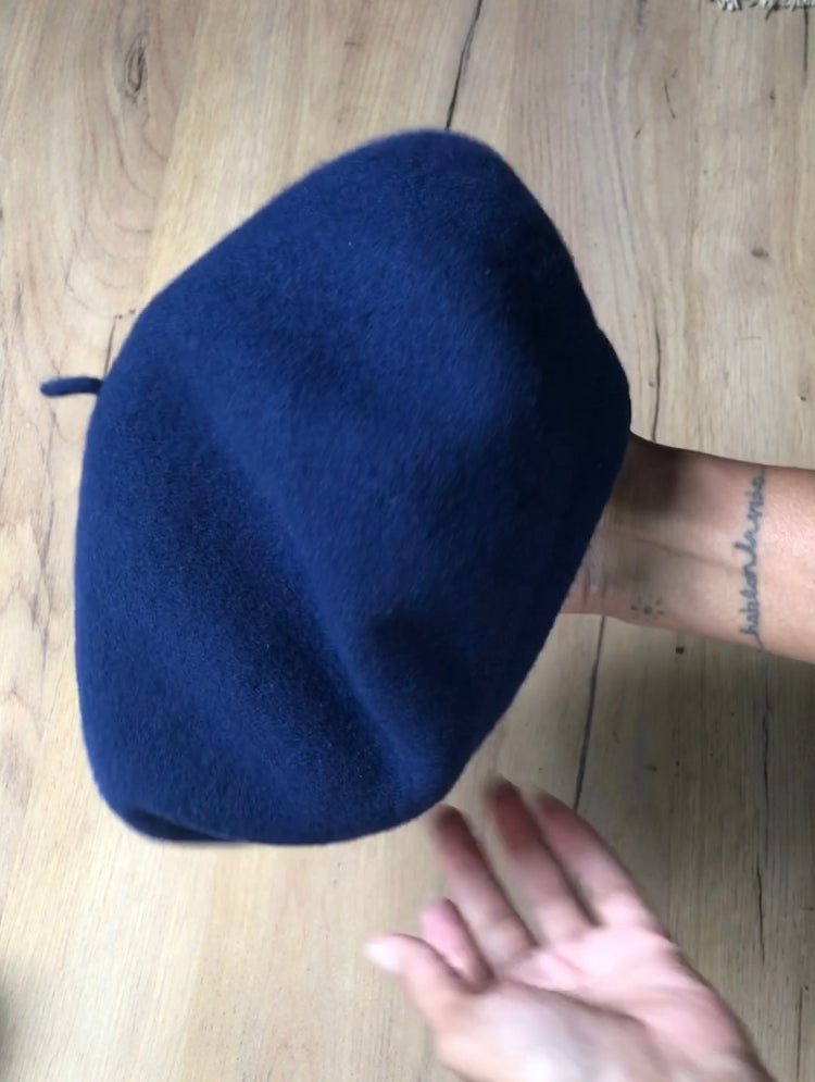Liz Claiborne vintage navy/red beret ^^^ reversible ***