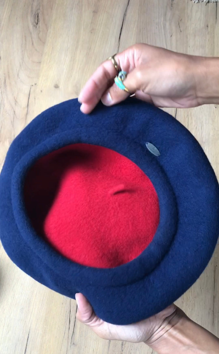 Liz Claiborne vintage navy/red beret ^^^ reversible ***