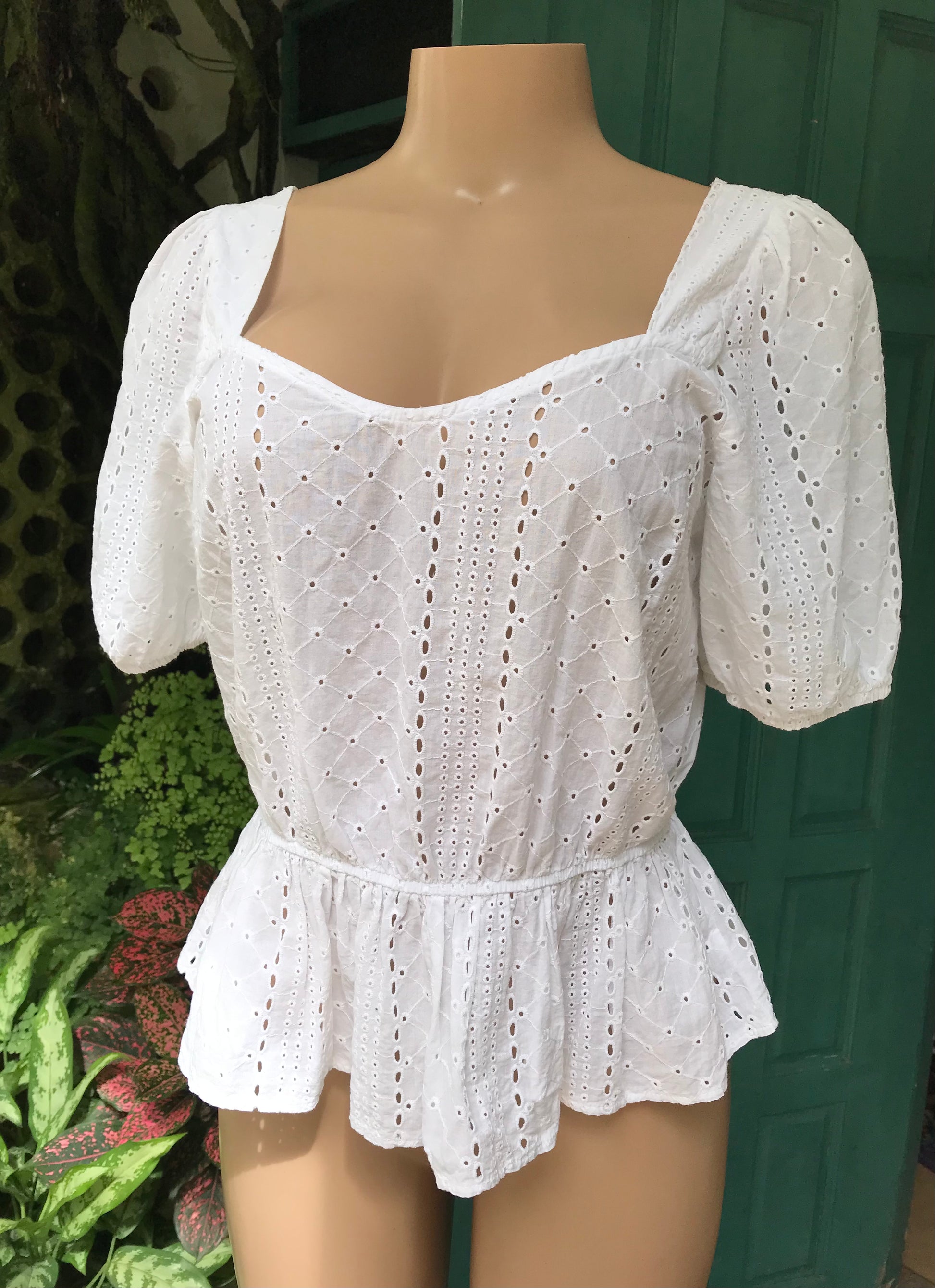 cotton white eyelet peplum blouse ... M ,,,