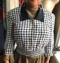 Load image into Gallery viewer, Vintage Houndstooth B+W blazer blzouse with shoulder pads … M ^^^
